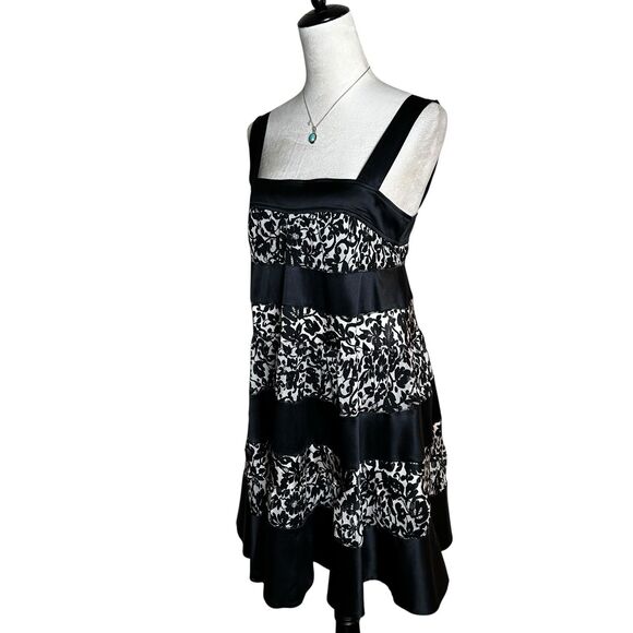 DVF Diane von Furstenberg Abby Silk Dress 6 Small | Floral Tiered Holiday Party - Picture 2 of 8